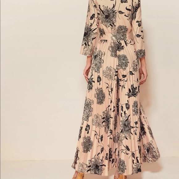 Mock neck self belted wide leg pleated floral jumpsuit - brand new! Never worn! - Picture 3 of 9